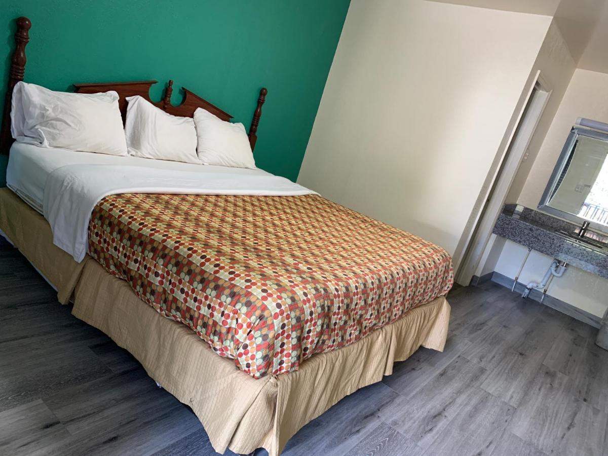 גרינסבורו Green Garden Inn מראה חיצוני תמונה