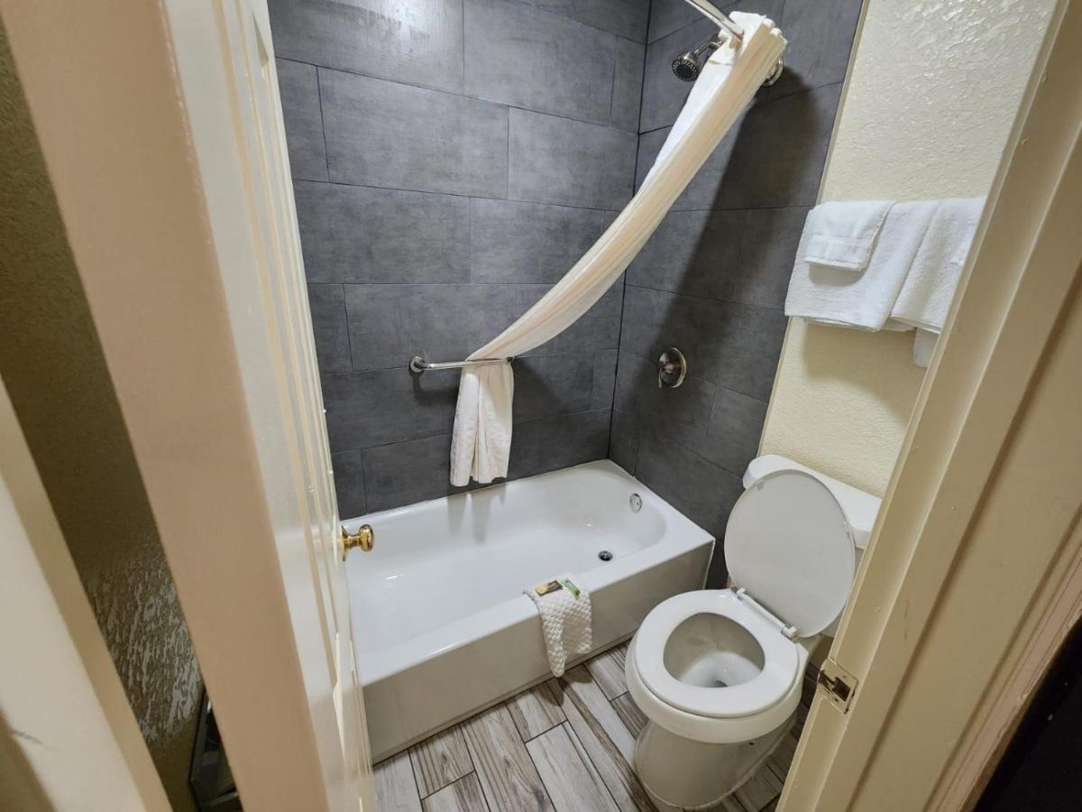 גרינסבורו Green Garden Inn מראה חיצוני תמונה