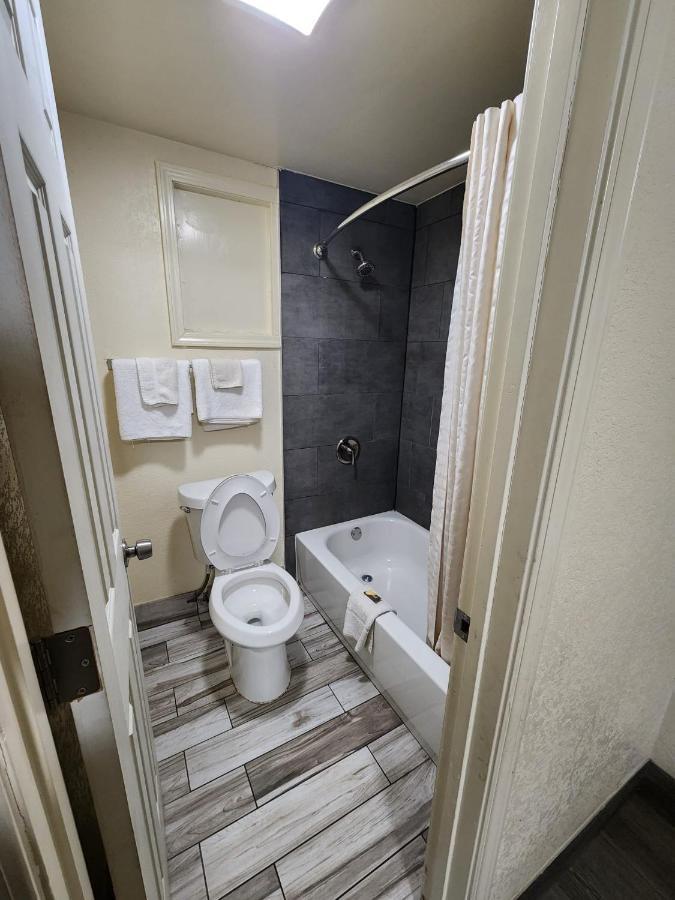 גרינסבורו Green Garden Inn מראה חיצוני תמונה
